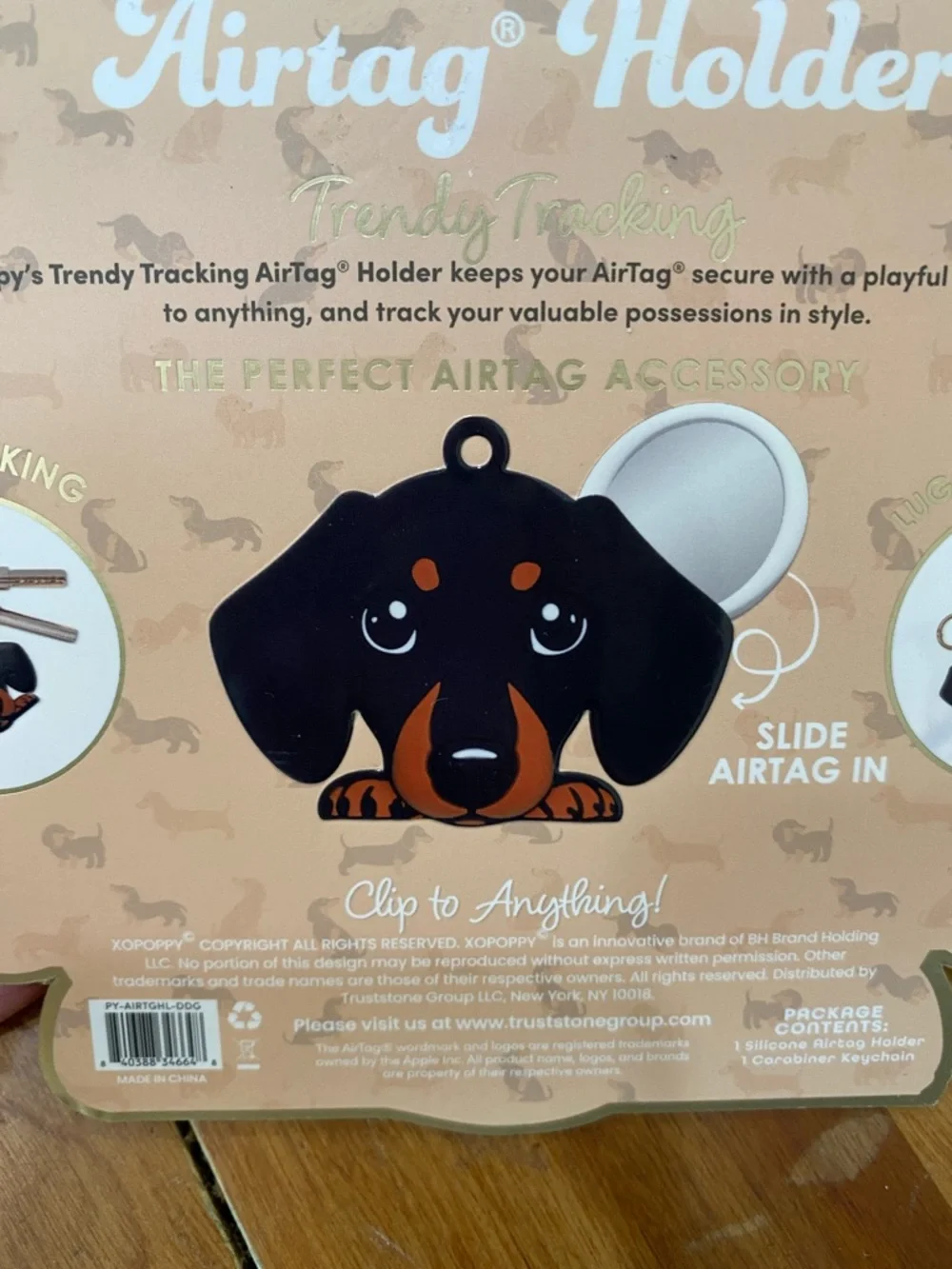 NWT. Xo Poppy, dachshund, AirTag holder.